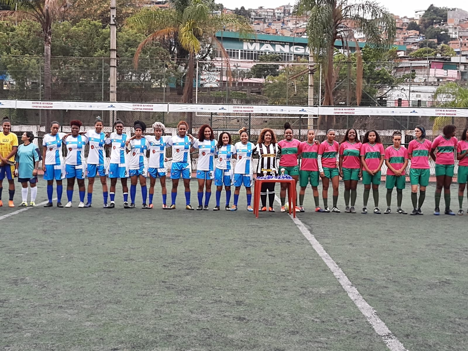 Registro do futebol feminino com participação da Enfermeira Rejane