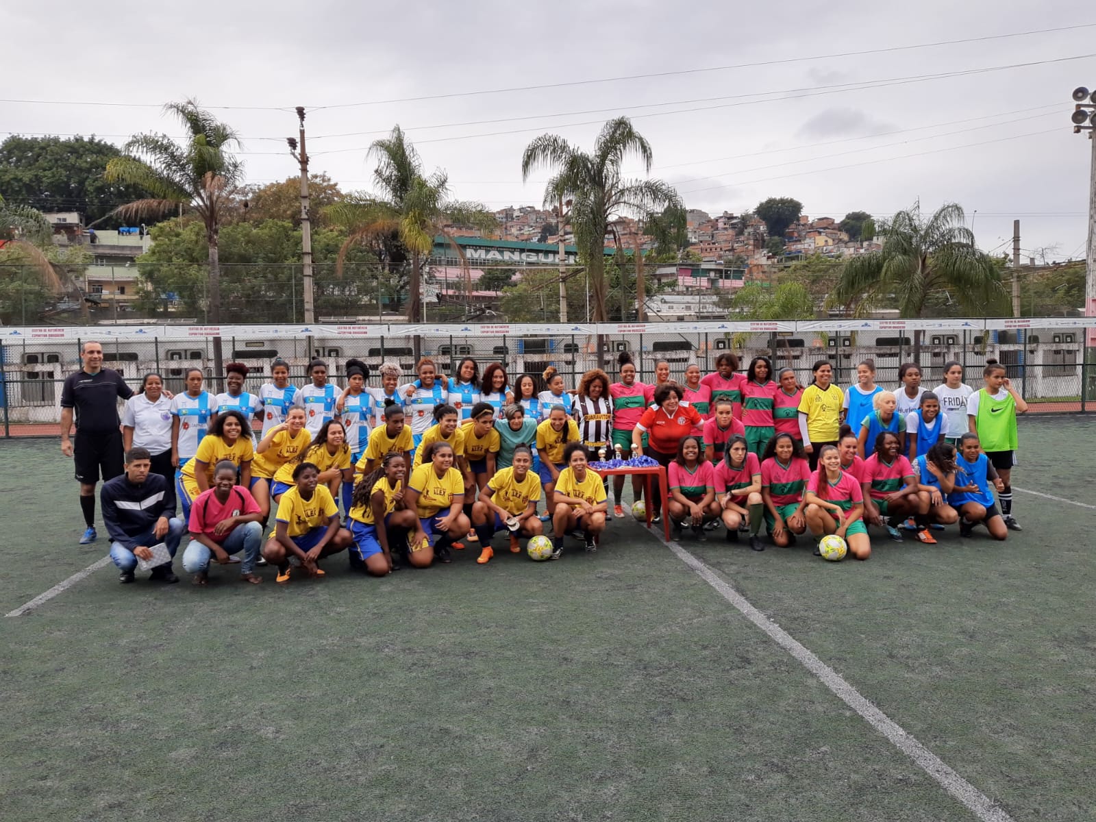 Registro do futebol feminino com participação da Enfermeira Rejane