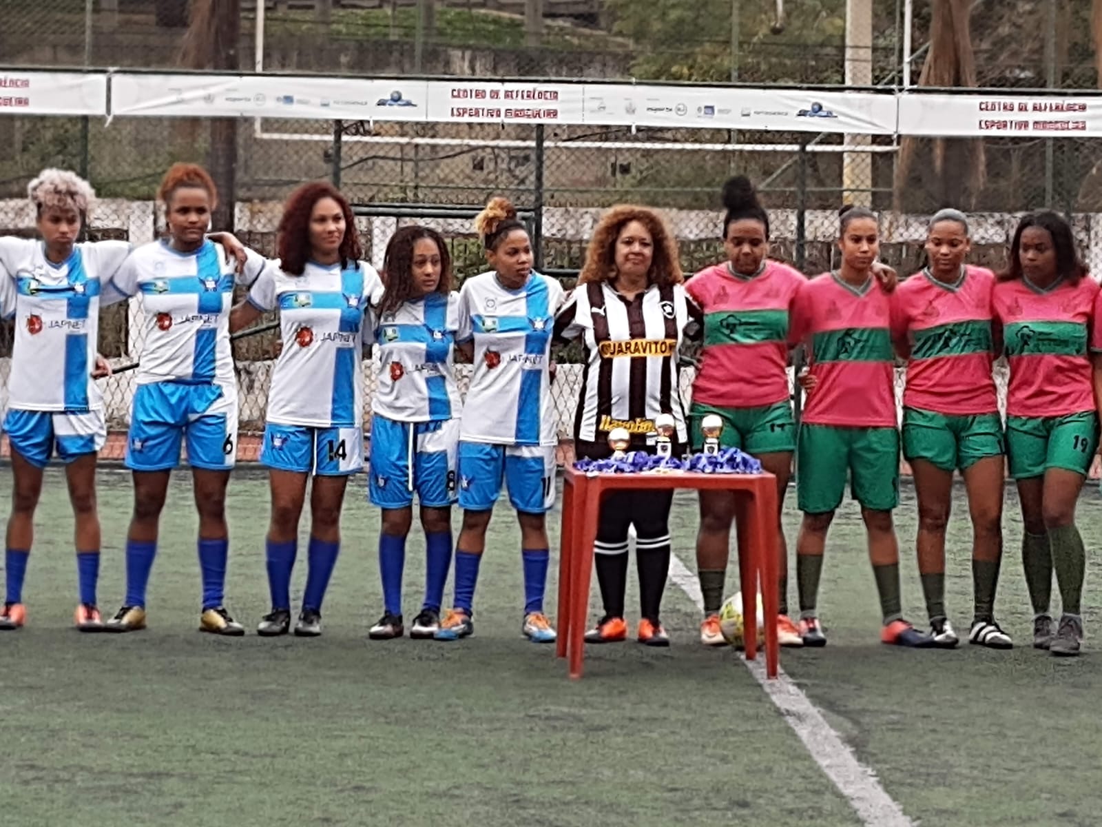 Registro do futebol feminino com participação da Enfermeira Rejane
