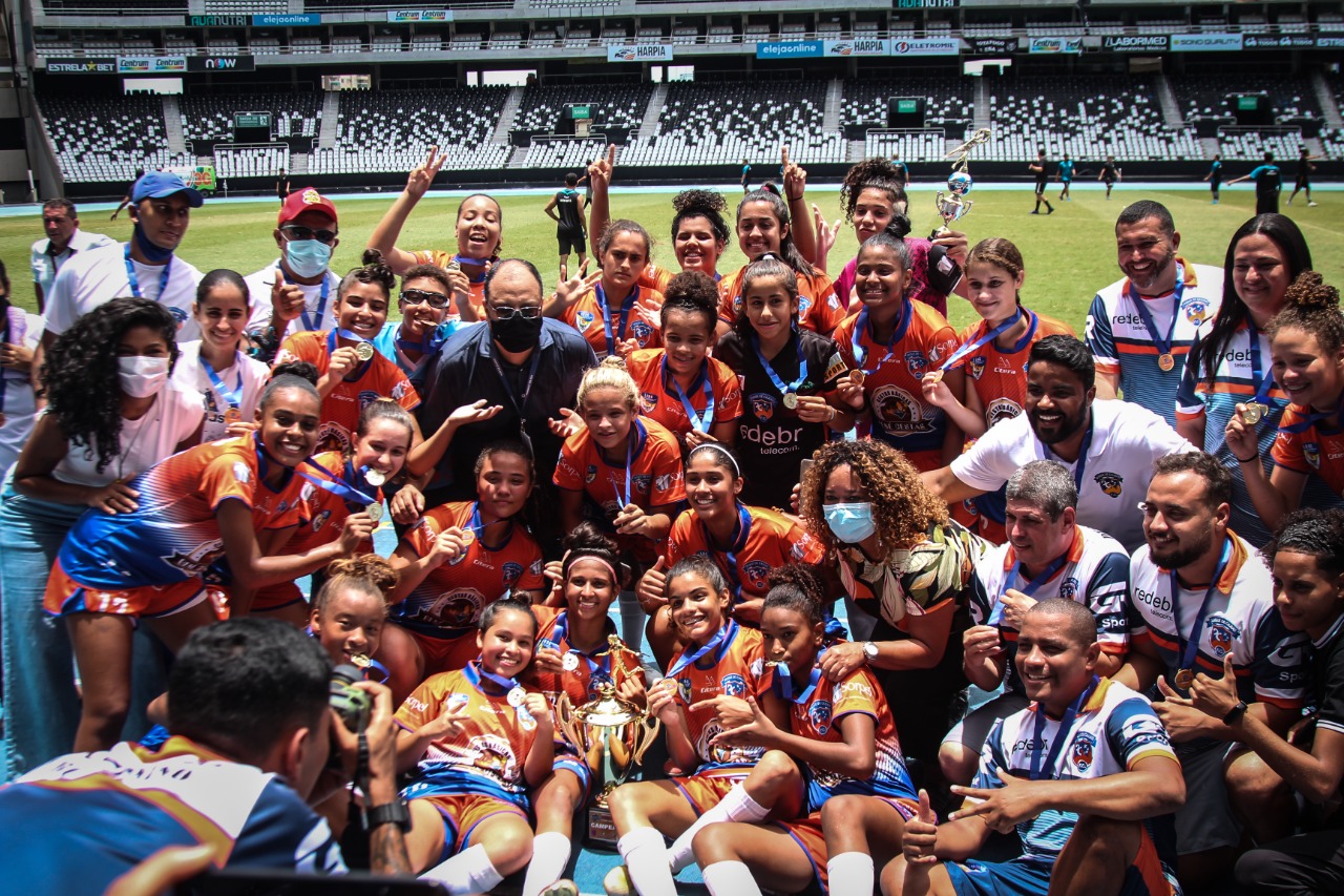 Registro do futebol feminino com participação da Enfermeira Rejane