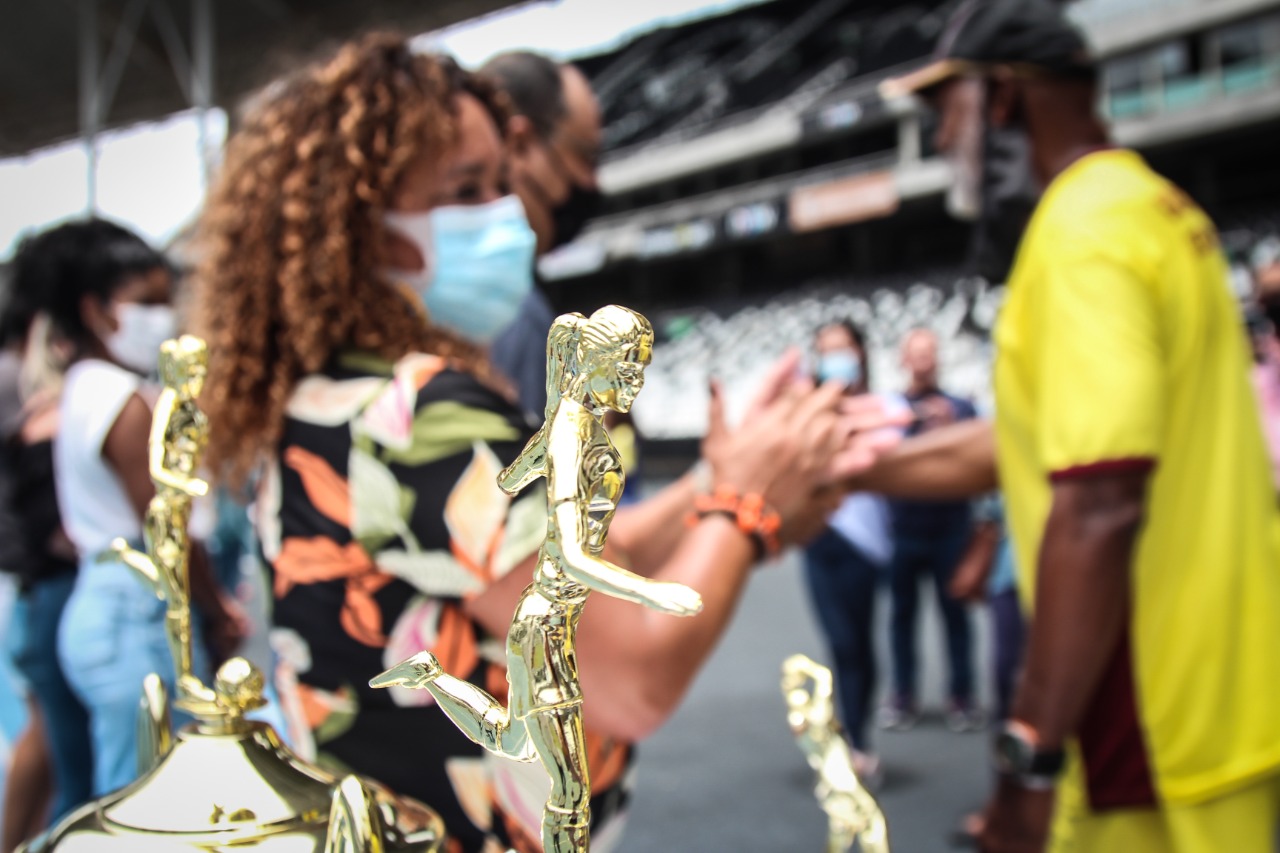 Registro do futebol feminino com participação da Enfermeira Rejane