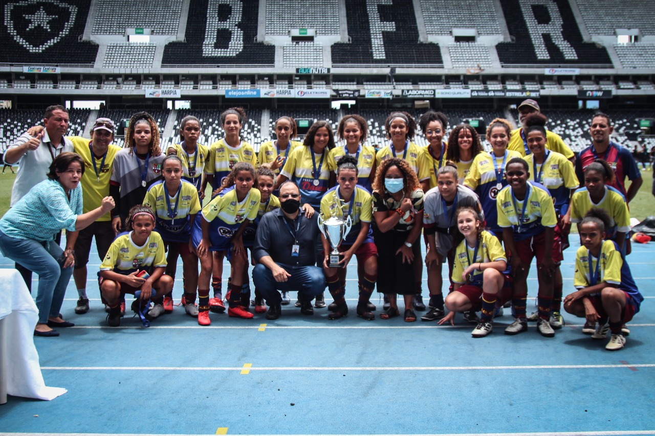 Registro do futebol feminino com participação da Enfermeira Rejane