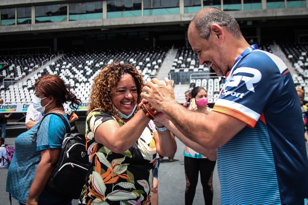 Registro do futebol feminino com participação da Enfermeira Rejane
