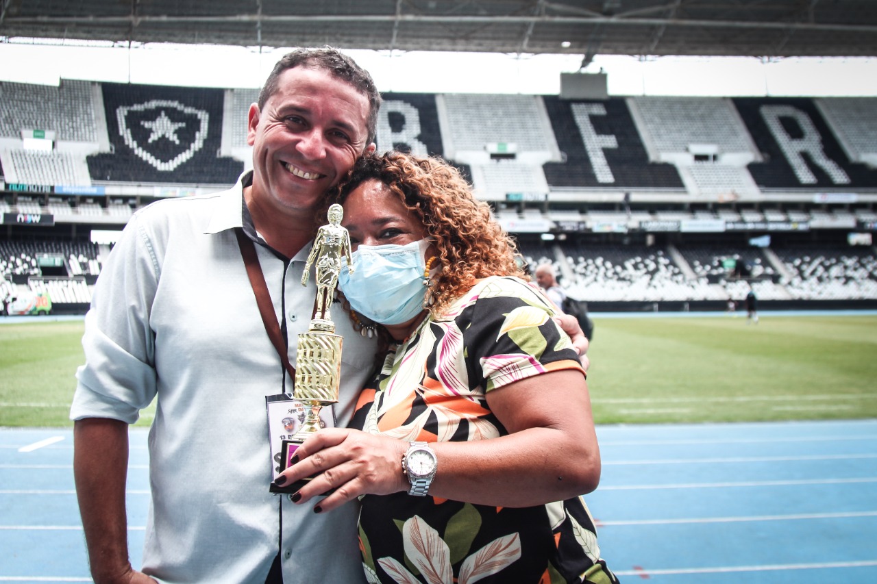 Registro do futebol feminino com participação da Enfermeira Rejane